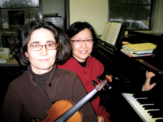 From left, violinist Anne-Gaëlle Ravetto and pianist Dr. Jung-Won Shin
